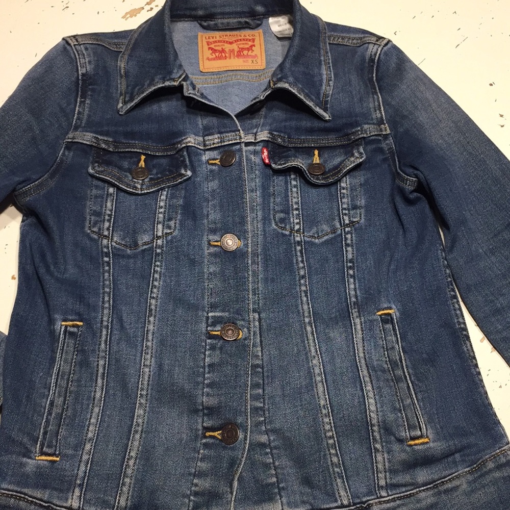 Levi’s stretchy jean jacket stonewash XS